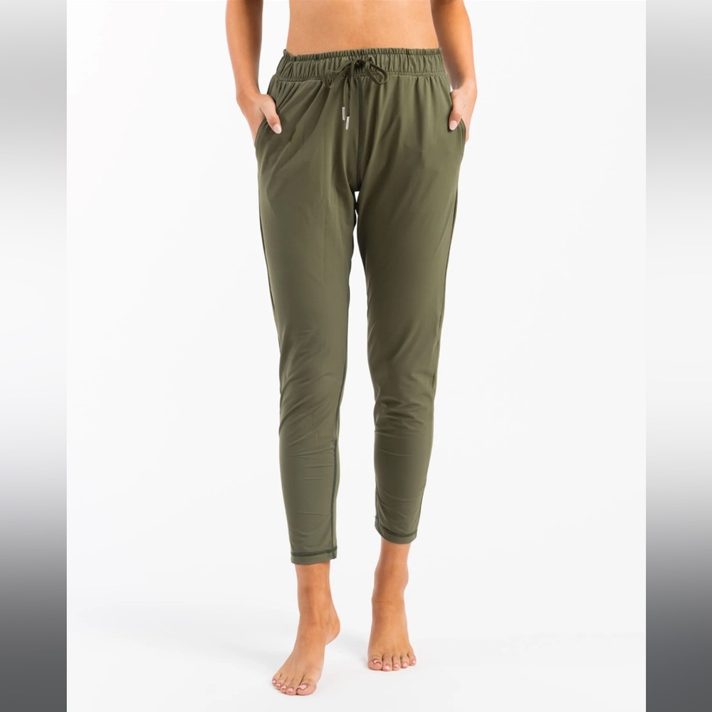 Zyia Olive Everywhere Pant